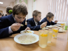 Первое, второе и компот: в Новочеркасске увеличат норматив бесплатного школьного питания