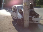 Получивший пулю в окно водитель врезался в столб в Новочеркасске