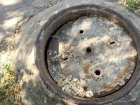 Раскрытая «пасть» канализационного люка возле новочеркасской школы пугает прохожих
