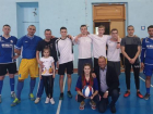 Новочеркасские полицейские проиграли школьникам в мини-футбол