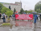 «Удавка для народа»: коммунисты Новочеркасска вышли поддержать Грудинина, несмотря на ливень
