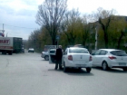 В Новочеркасске мужчина помочился прямо на проезжей части - очевидец