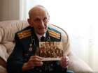 В Новочеркасске 99-летний ветеран ВОВ провел дистанционный урок мужества 