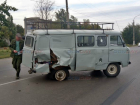 Мусоровоз с отказавшими тормозами протаранил «буханку» в Новочеркасске