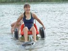 Изобретатель из Новочеркасска создал инвалидную коляску для купания 