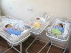 Молодая жительница Новочеркасска разом родила двух девочек и мальчика