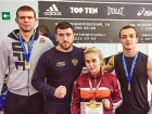 Золото и серебро областного чемпионата по вольной борьбе завоевали спортсмены из Новочеркасска