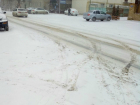 Метель неожиданно обрушилась на Новочеркасск; сугробы на городских улицах растут, а снегоуборочной техники пока не видно