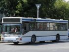 Пассажирский автобус столкнулся с ВАЗ-2106 в микрорайоне Донском в Новочеркасске