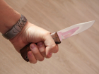 26-летний новочеркасец несколько раз пырнул ножом родственника, требуя деньги