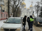 «Осторожно гололед», в Новочеркасске сотрудники ГИБДД провели профилактическую акцию