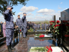 Сотрудники вневедомственной охраны почтили память погибших в Новочеркасске сослуживцев