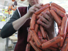 Фальсифицированные сосиски и колбасу обнаружили в одном из магазинов Новочеркасска