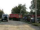 Масштабный пожар на улице Крупской Новочеркасска охватил жилые дома