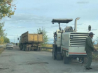 В Новочеркасске ремонтируют дорогу в микрорайон Луговой