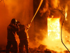 Пожарные Новочеркасска спасли двух человек из пылающего жилого дома