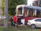 В Новочеркасске новый трамвай сбил летящую через пути «Мазду»
