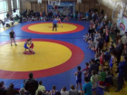 Юные борцы из Новочеркасска завоевали шесть медалей на детском турнире