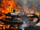 Мотоцикл "Хонда" сгорел после аварии на проспекте Платовском в Новочеркасске