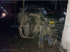 Пьяный водитель «Приоры» протаранил дерево на Баклановском в Новочеркасске