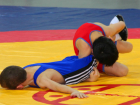 Новочеркасские борцы стали лучшими на прошедшем в городе открытом турнире