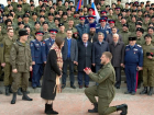 В Новочеркасске казак сделал предложение девушке прямо на проводах на Парад Победы