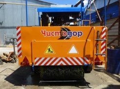 «И так сойдет!»: новочеркасцы пронаблюдали, как коммунальщики убирают улицы