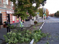 В Новочеркасске устраняют последствия непогоды
