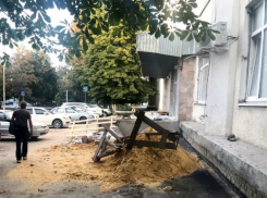 В Новочеркасске организацию обязали убрать строительный мусор с проспекта Платовского