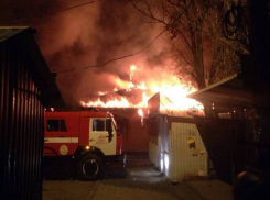 В Новочеркасске сгорел продуктовый магазин, никто не пострадал