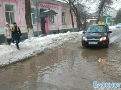 Не убранный от снега Новочеркасск поплыл с приходом оттепели