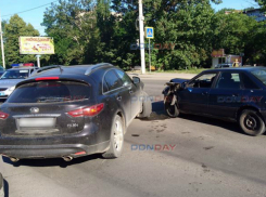 В Новочеркасске водитель старой «Ауди» разбил дорогую «Инфинити»