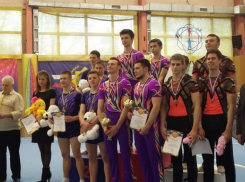 Акробаты из Новочеркасска покорили пьедестал почета в Краснодаре