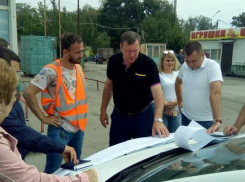 Игорь Зюзин проверил ход работ по благоустройству улиц и реконструкции дорожной развязки в Новочеркасске