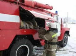 Жилой двухэтажный дом загорелся в Новочеркасске