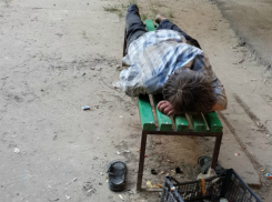 Маргинальные личности оккупировали двор на улице Мацоты Новочеркасска