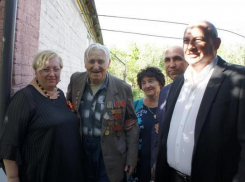 В Новочеркасске 111 ветеранов ВОВ получили поздравительные адреса и денежные выплаты