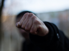 Проводил, ударил, украл: жительницу Новочеркасска ограбил ухажер