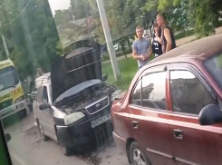 В ДТП на улице Ермака столкнулись 4 автомобиля и автобус