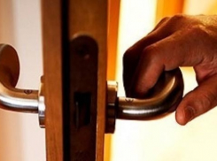 В Новочеркасске вор наказал хозяев, забывших запереть дверь