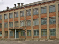 Губернатор Василий Голубев порекомендовал увеличить темпы ремонта в школах Дона 