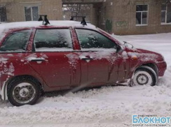 В связи с непрекращающимся снегопадом в Новочеркасске ввели режим чрезвычайной ситуации