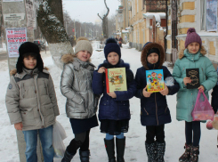 В пушкинской библиотеке Новочеркасска прошла акция «Дарите книги с любовью»