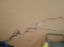 Помочь и не навредить: жительница Новочеркасска жалуется на содержание в плохих условиях стационара пожилой родственницы 