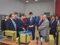 Намоточные станки, квадрокоптер на водородном топливе и томограф: чем похвастали новочеркасцы перед министром науки РФ?
