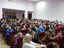 В ДК Ключевого устроили предновогодний концерт для младшеклассников