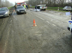На трассе Новочеркасск - Каменоломни при лобовом столкновении погибли 2 человека, 2 пострадали