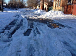 В Новочеркасске жители микрорайонов засыпали администрацию жалобами о нечищеных улицах и не посыпанных тротуарах