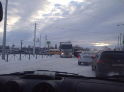 Ночной снегопад стал причиной многокилометровых пробок в Новочеркасске