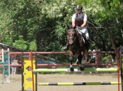 Наездница из Новочеркасска победила на соревнованиях по конному спорту